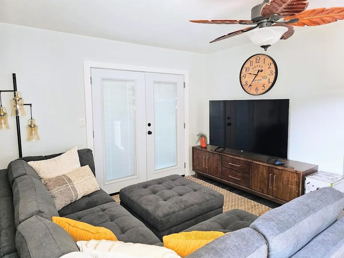 Comfort Location Reasonable Price 2 Blocks 2 The Beach Kailua-Kona Apartment